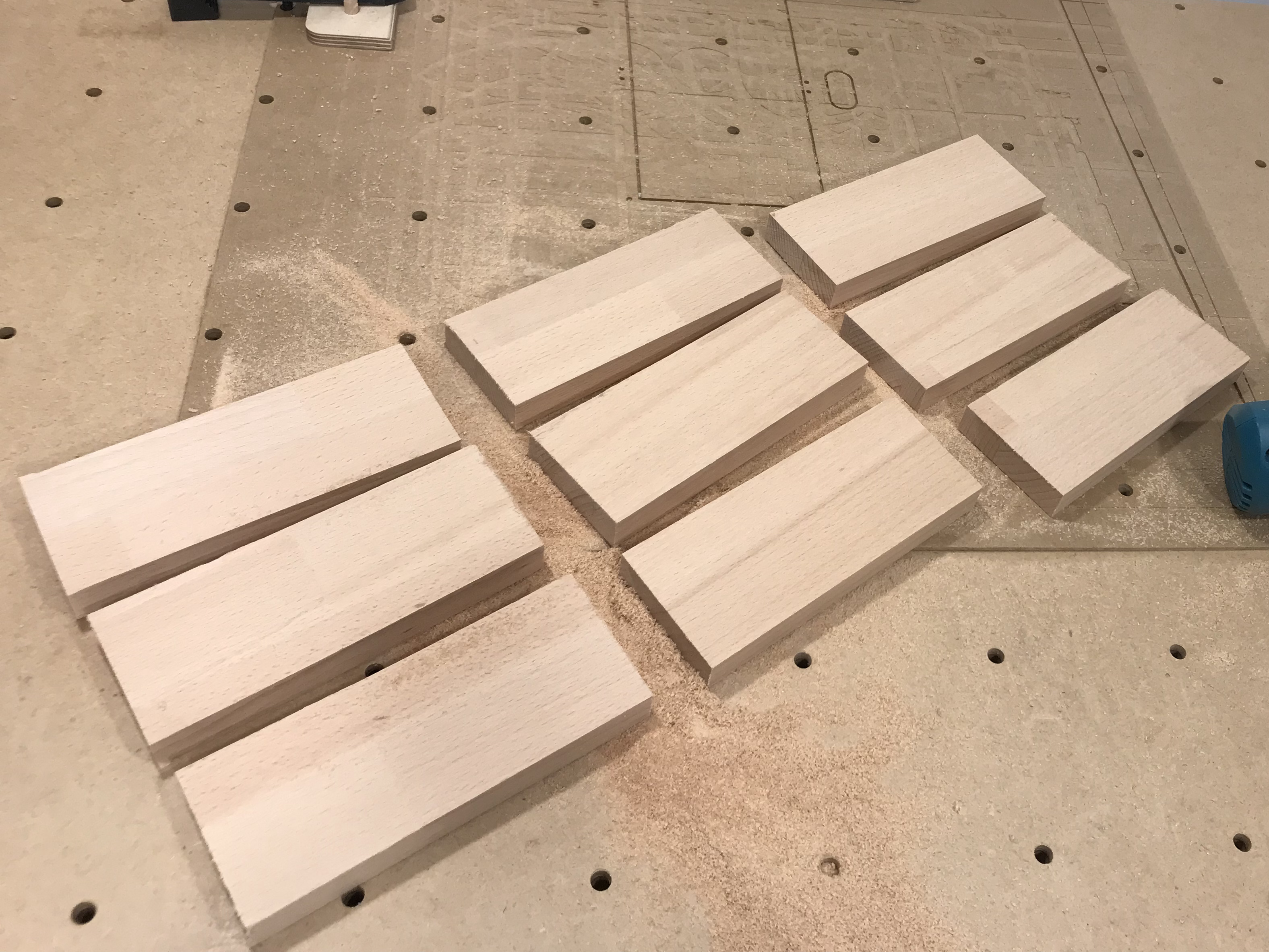 zersägtes Leimholzbrett